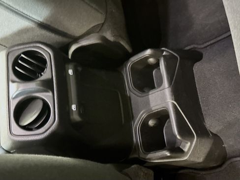 Used 2025 Jeep Wrangler Sport S image 27