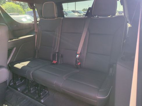 Used 2024 Chevrolet Tahoe Premier AWD/4WD image 32