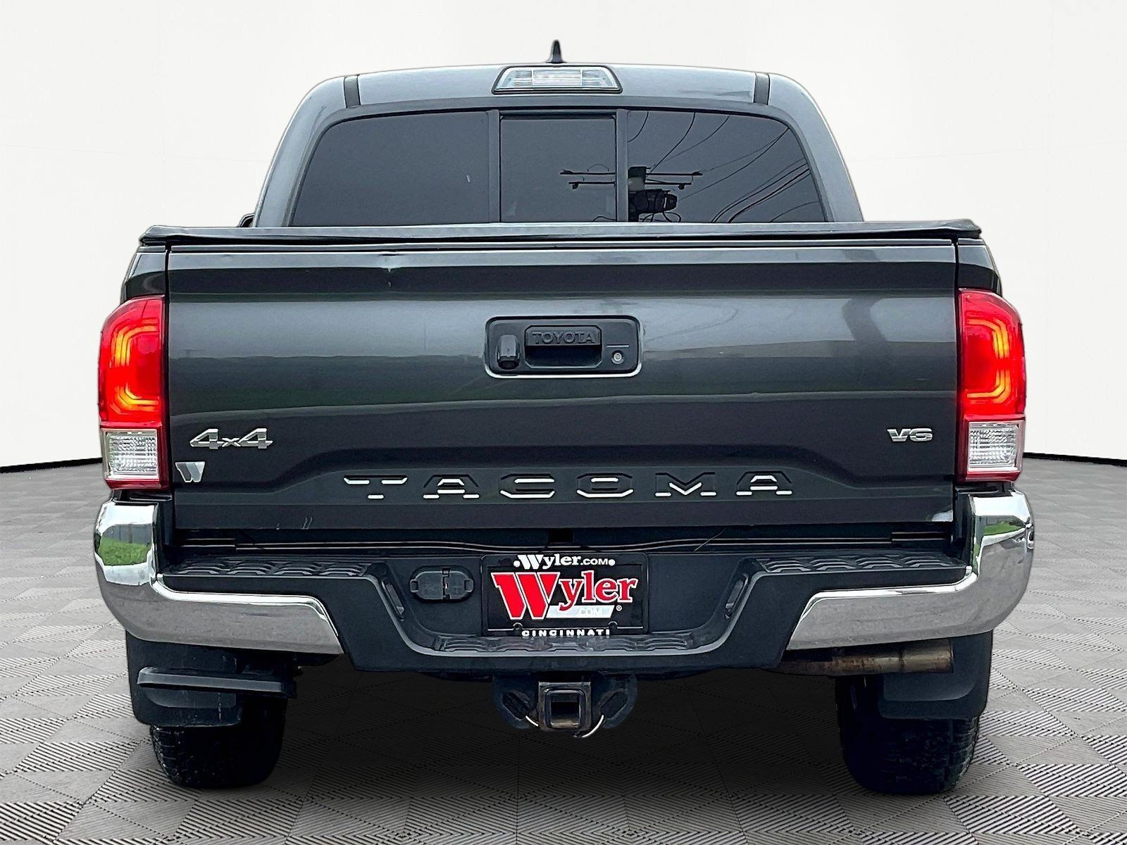 Used 2017 Toyota Tacoma SR5 w/ Tow Package AWD/4WD image 5