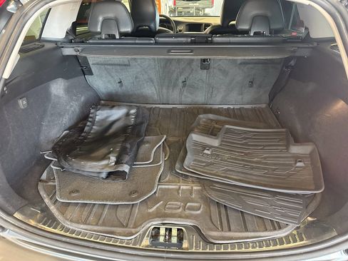 Used 2018 Volvo V60 T5 Cross Country Platinum image 25