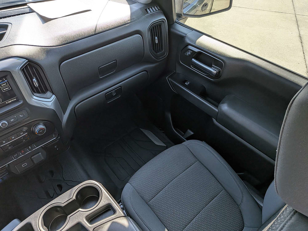 Used 2019 Chevrolet Silverado 1500 Custom w/ Custom Value Package AWD/4WD image 17
