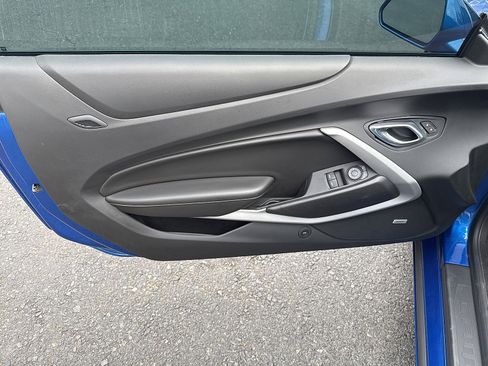 Used 2018 Chevrolet Camaro LT w/ Technology Package image 28