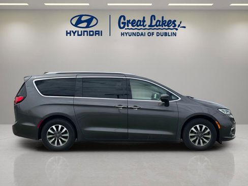 Used 2021 Chrysler Pacifica Touring-L FWD image 5