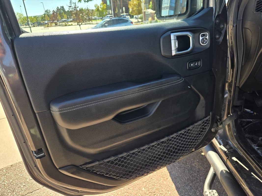 Used 2019 Jeep Wrangler Unlimited Sahara AWD/4WD image 13