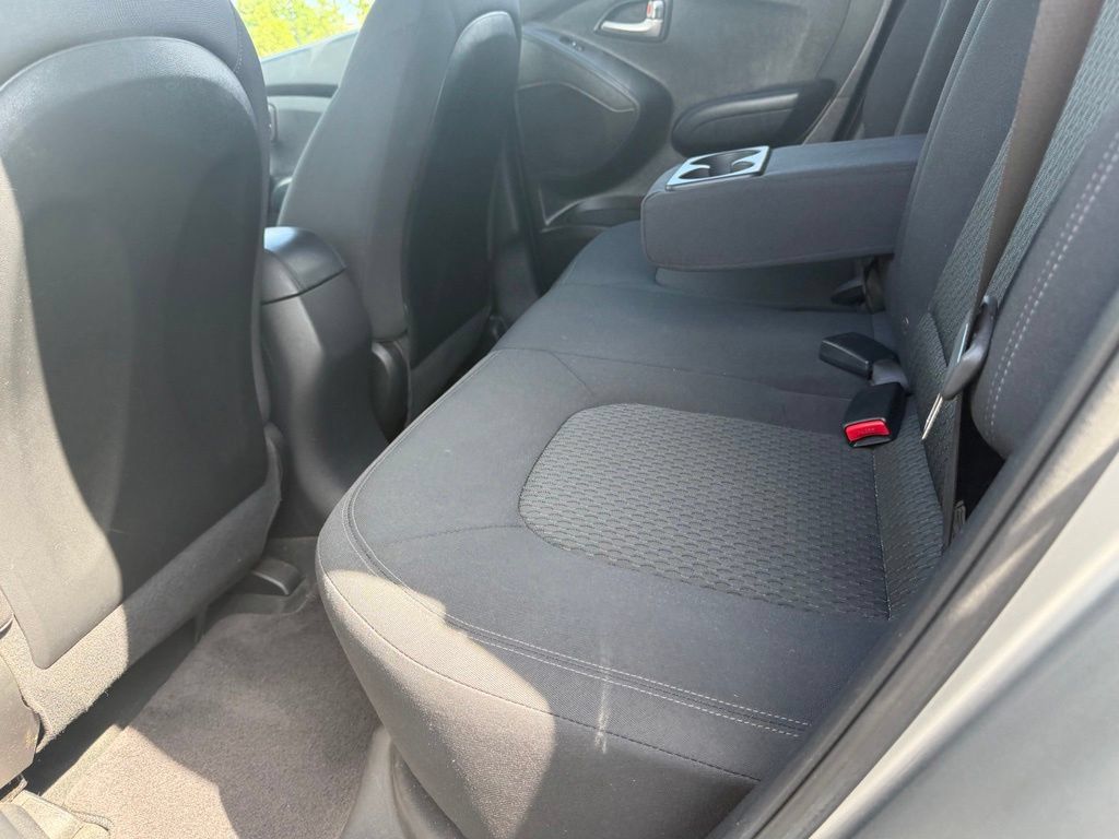 Used 2011 Hyundai Tucson GL FWD image 9