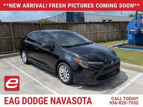 Used 2022 Toyota Corolla LE w/ LE Convenience Package FWD image 1