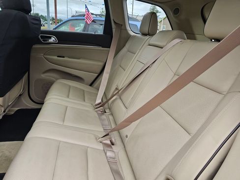 Used 2014 Jeep Grand Cherokee Overland w/ Advanced Technology Group AWD/4WD image 22