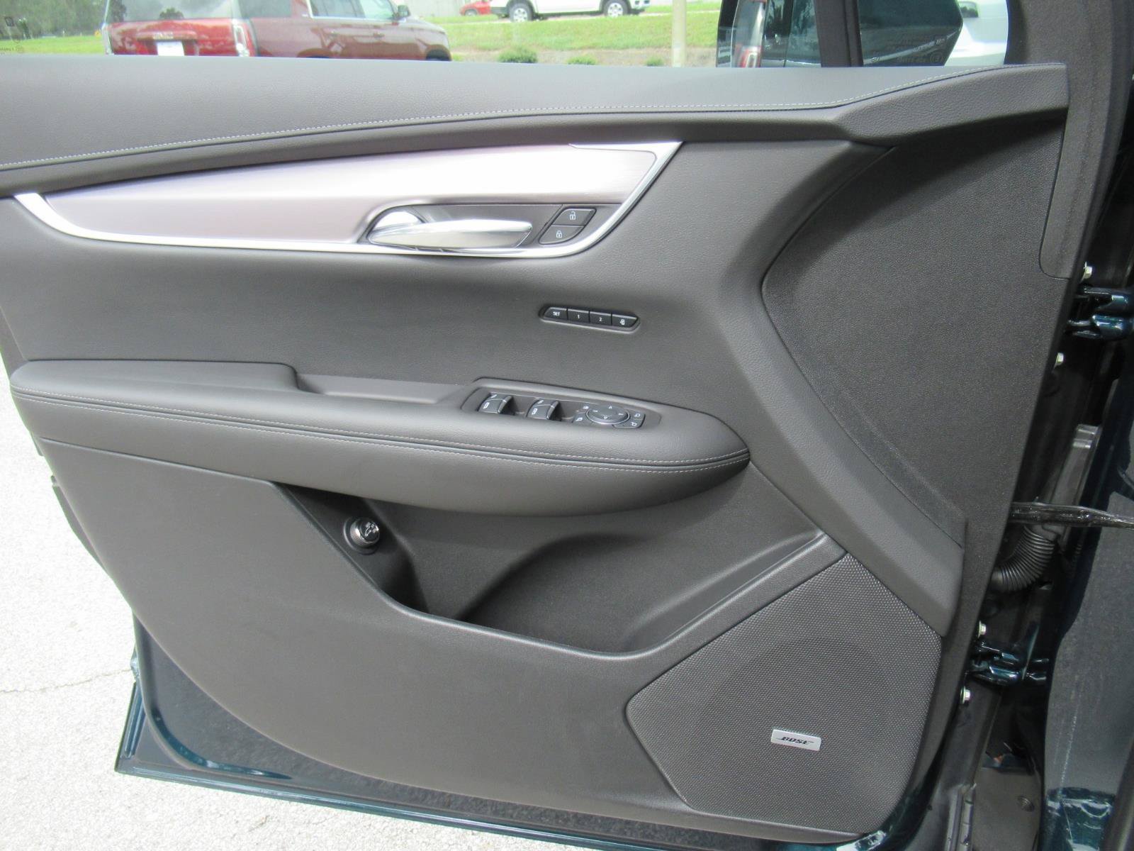 Used 2025 Cadillac XT6 Luxury FWD image 21