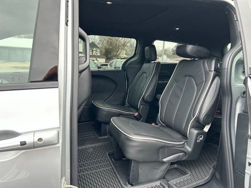 New 2026 Chrysler Pacifica Limited w/ S Appearance Package image 17