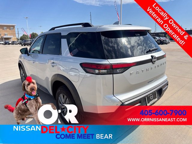 Used 2025 Nissan Pathfinder SV AWD/4WD image 3
