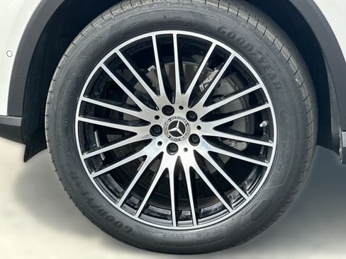 Used 2024 Mercedes-Benz GLC 300 4MATIC image 13