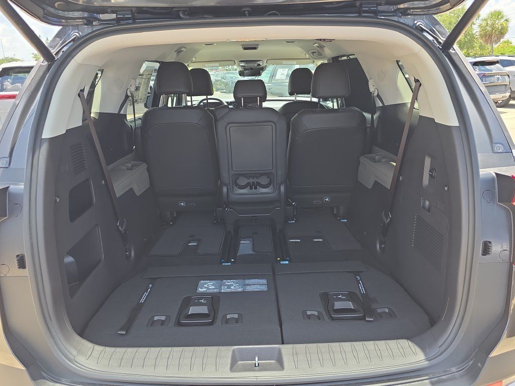 New 2027 Kia Carnival EX FWD image 10