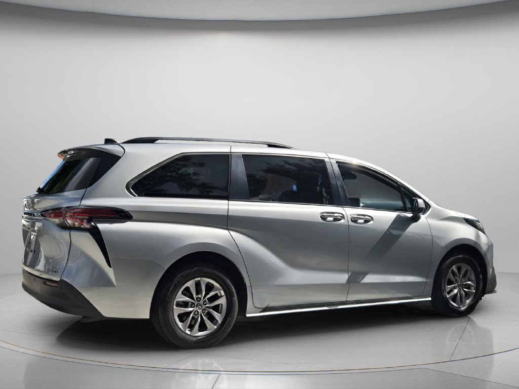 Used 2022 Toyota Sienna XLE FWD image 7