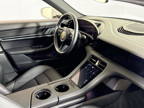 Used 2023 Porsche Taycan 4S image 32