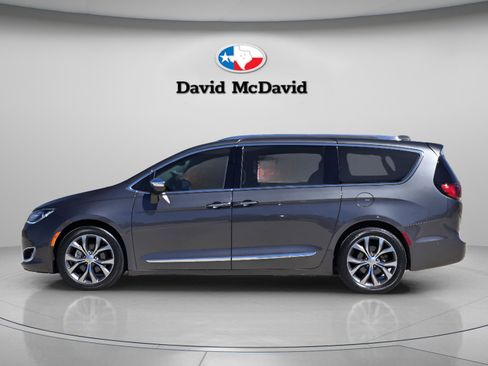 Used 2018 Chrysler Pacifica Limited w/ Tire & Wheel Group image 2