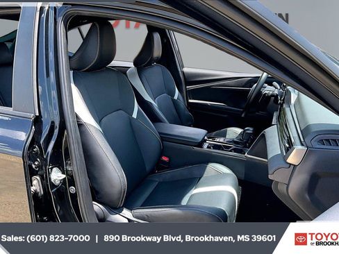 Used 2025 Toyota Camry SE w/ Convenience Package FWD image 6