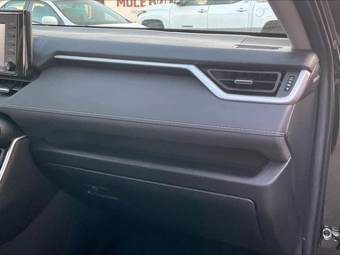 Used 2022 Toyota RAV4 XLE Premium image 19