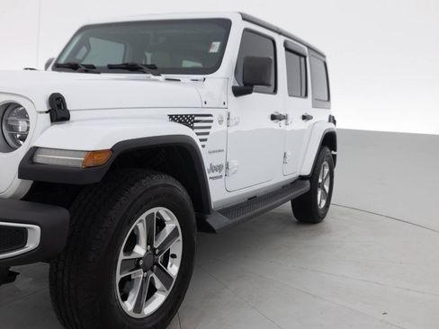 Used 2018 Jeep Wrangler Unlimited Sahara AWD/4WD image 12