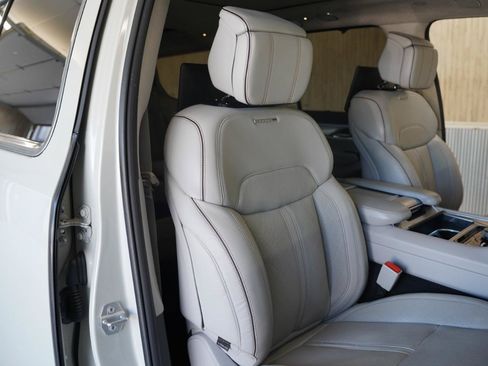 Used 2022 Jeep Grand Wagoneer Series II w/ Premium Group II AWD/4WD image 30