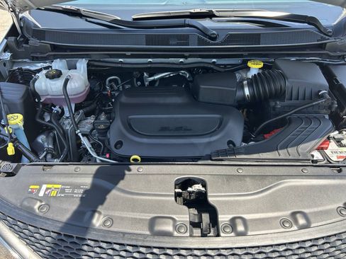 Used 2022 Chrysler Voyager LX FWD image 30