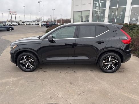Certified 2025 Volvo XC40 B5 Core image 8