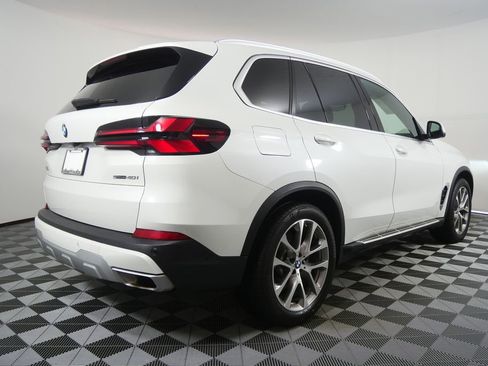 Used 2024 BMW X5 sDrive40i RWD image 3