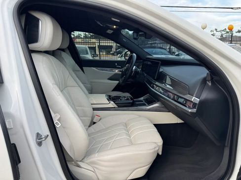 Used 2023 BMW 760i xDrive w/ Executive Package AWD/4WD image 22
