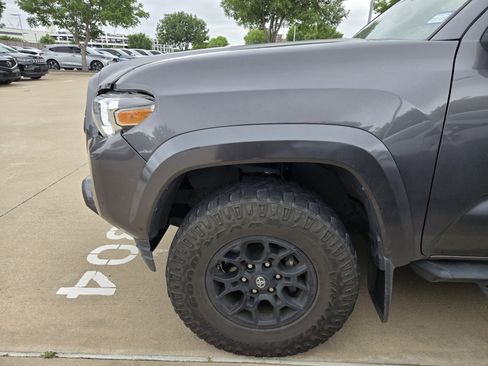 Used 2021 Toyota Tacoma SR5 RWD image 8