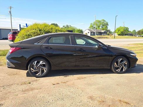 New 2026 Hyundai Elantra Limited FWD image 2
