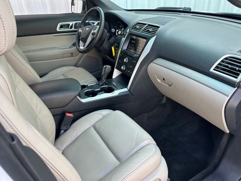 Used 2015 Ford Explorer XLT w/ Equipment Group 202A image 41