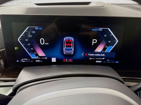 Used 2025 BMW X5 xDrive50e w/ M Sport Package image 12