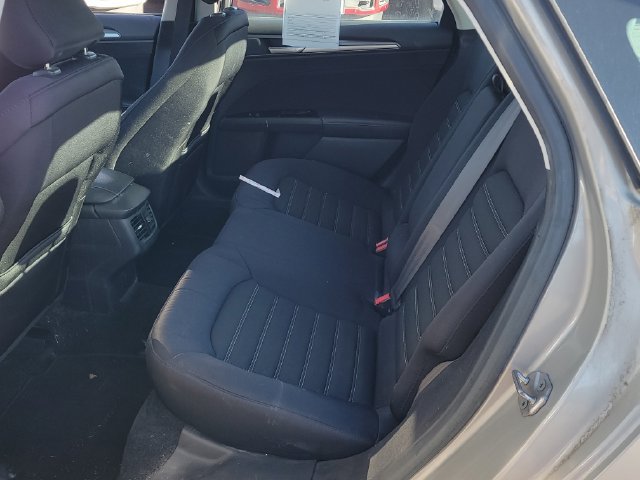 Used 2015 Ford Fusion SE FWD image 8