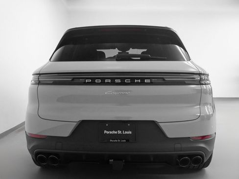 Certified 2025 Porsche Cayenne AWD/4WD image 9