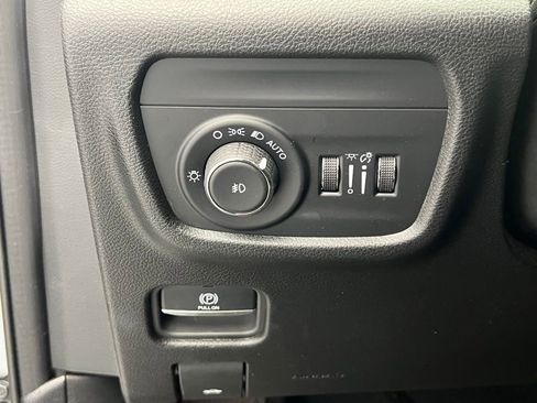 Used 2023 Jeep Grand Cherokee Limited image 20