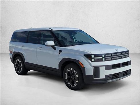 Used 2024 Hyundai Santa Fe SE image 3