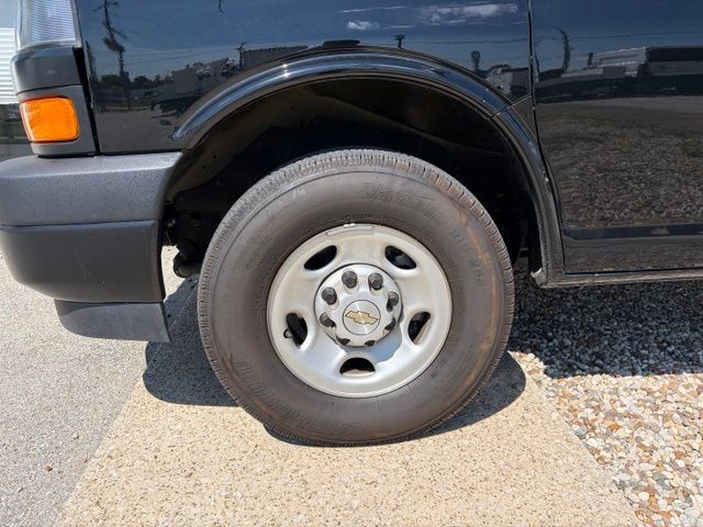 Used 2025 Chevrolet Express 3500 LS RWD image 20