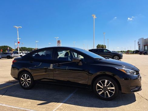 Used 2025 Nissan Versa SV FWD image 2