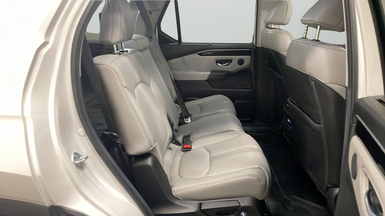 Used 2025 Honda Pilot Touring image 13