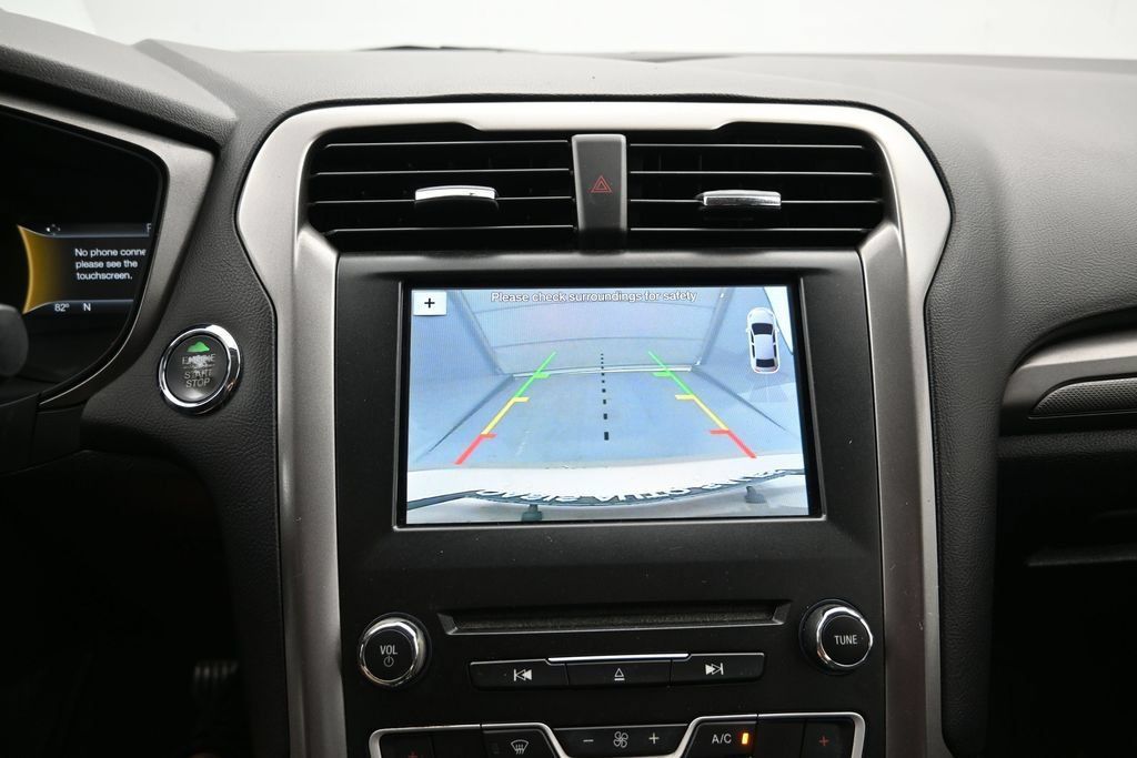 Used 2018 Ford Fusion SE w/ Fusion SE Technology Package FWD image 17