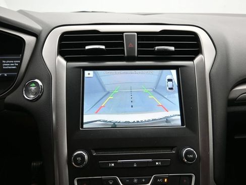 Used 2018 Ford Fusion SE w/ Fusion SE Technology Package FWD image 17