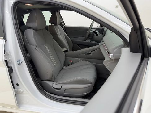 Used 2025 Hyundai Elantra SEL FWD image 10
