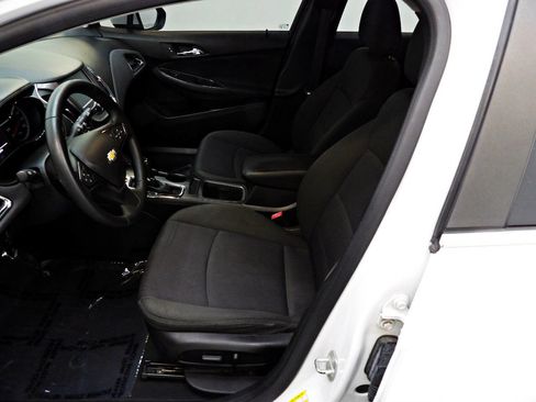 Used 2017 Chevrolet Cruze LT w/ Convenience Package image 8