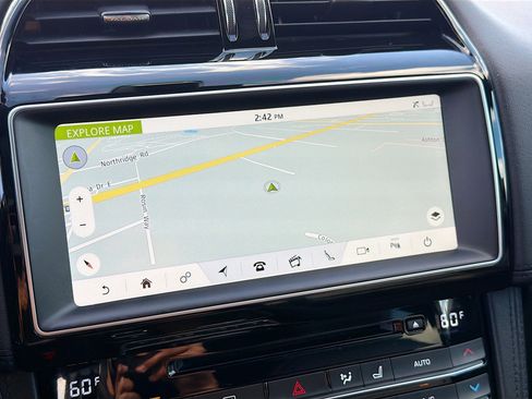 Used 2020 Jaguar F-PACE Prestige image 33