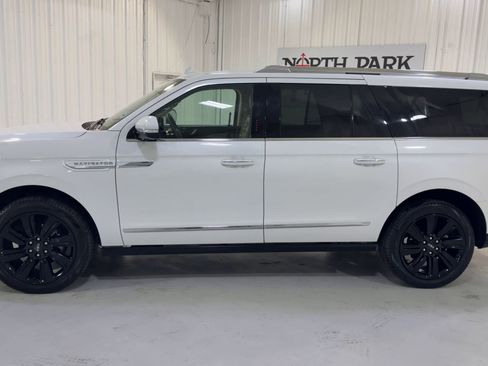 Used 2024 Lincoln Navigator L Reserve image 6