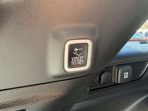 Used 2025 Jeep Grand Cherokee Limited image 8