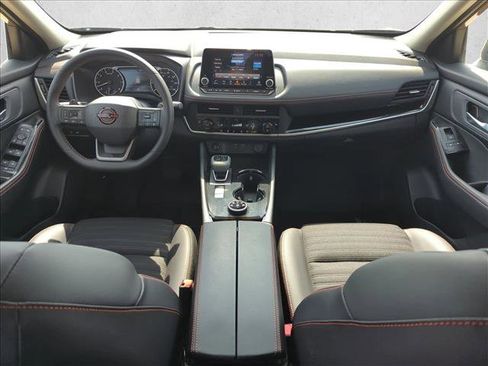 Used 2026 Nissan Rogue SV image 17