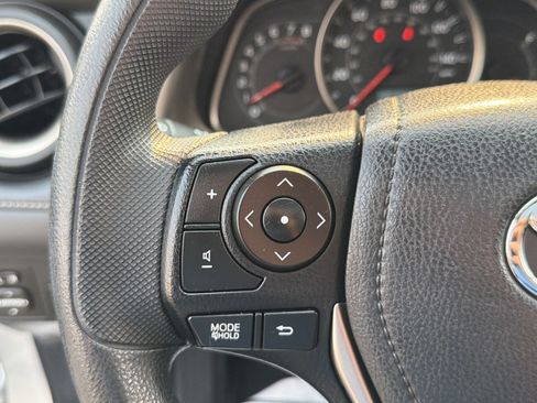 Used 2013 Toyota RAV4 XLE AWD/4WD image 16