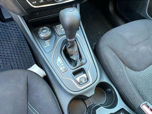 Used 2019 Jeep Cherokee Latitude w/ Cold Weather Group image 26