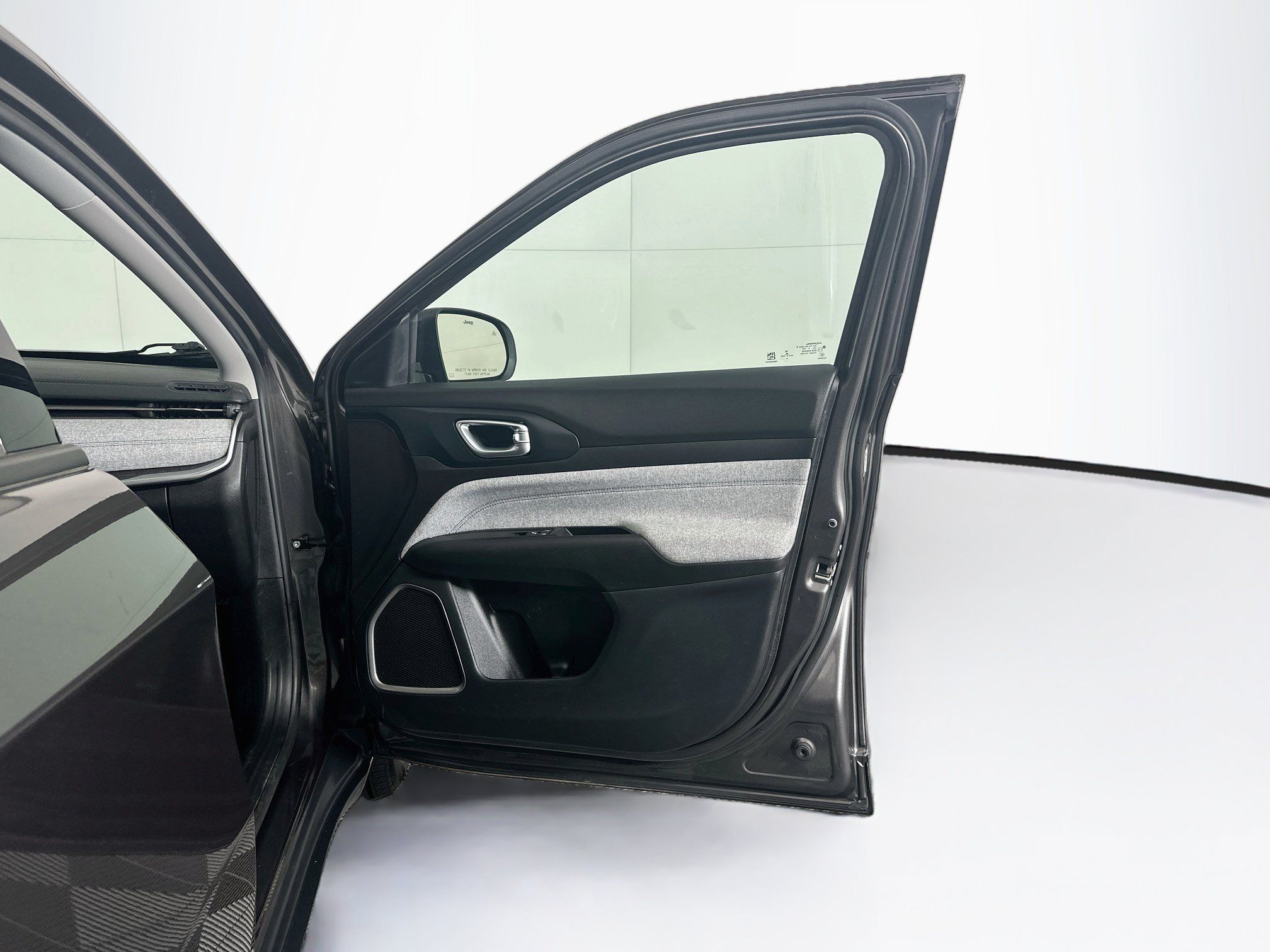 Used 2022 Jeep Compass Latitude FWD image 32
