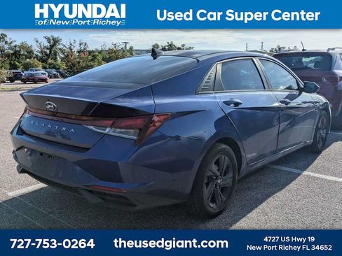 Used 2021 Hyundai Elantra SEL w/ Convenience Package FWD image 2